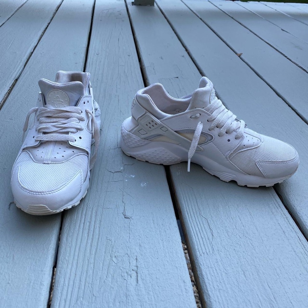 nike hurache all white